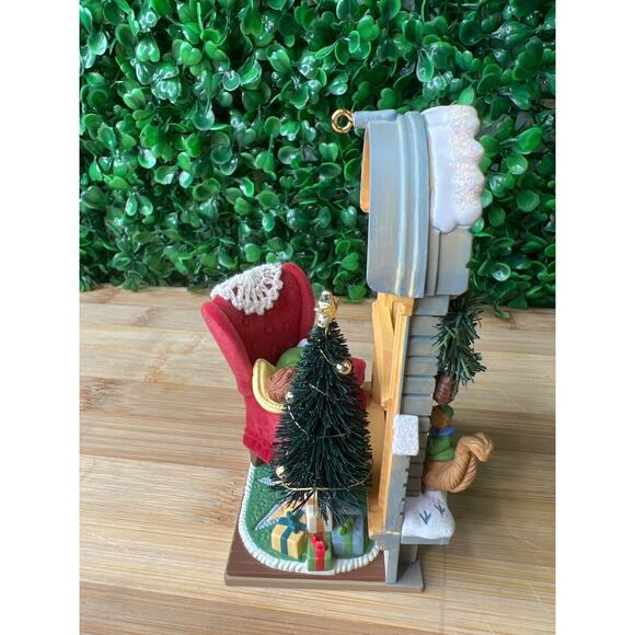 2003 Hallmark CHRISTMAS WINDOW #1 Series KOC Club Exclusive Ornament - Picture 11 of 14